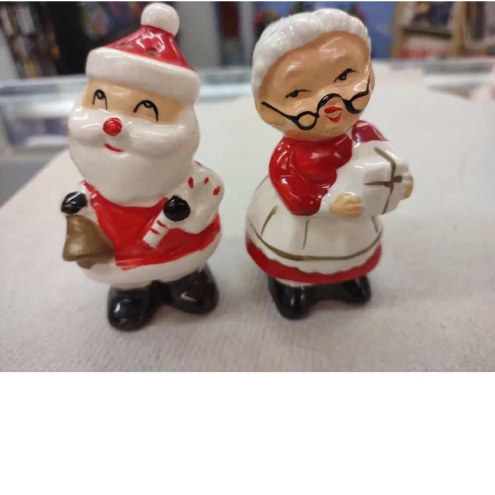 Vintage Santa salt and pepper shakers